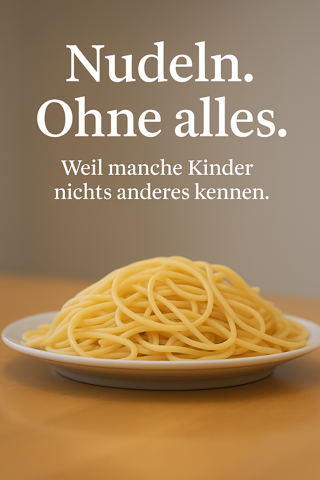 Ein Teller mit trockenen Spaghetti auf einem Holztisch – Symbol für Kinderarmut in der Südstadt Paderborn