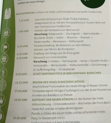 Programmplakat zum Montag beim Schützenfest Paderborn 2025 – Legendäres Schützenfrühstück, Vogelschießen, Auffahrt der neuen Königin und großes Feuerwerk